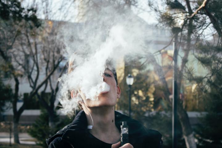 WHO warns of global e-cigarette health threat, as WA survey shows teens use growing rapidly