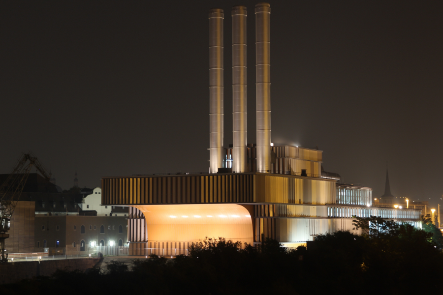 An incinerator plant in Würzburg. Credit Marco Umminger, Pixabay.